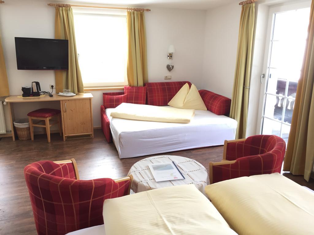 Hotel Garni Gruenmoos Sankt Jakob in Defereggen Esterno foto